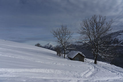 Cabane sur le Morbier, dans les Alpes
