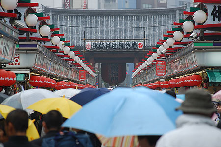 Nakamise-dori sous la pluie Nakamise-dori sous la pluie