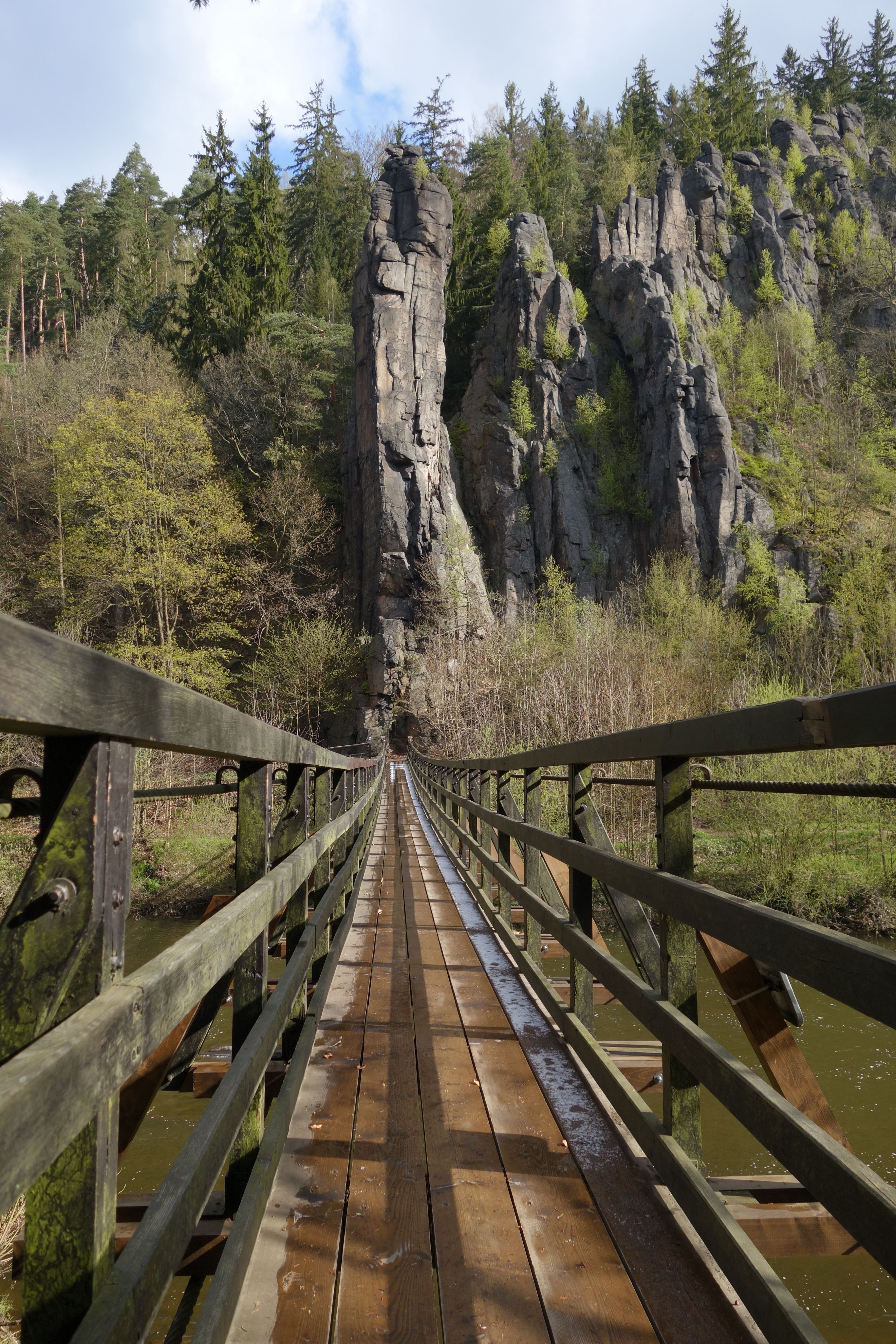 Pont piétonnier près des Svatošské skály Pont piétonnier près des Svatošské skály