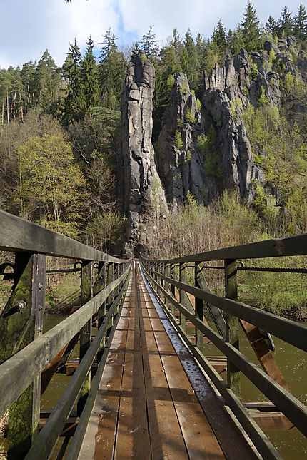 Pont piétonnier près des Svatošské skály