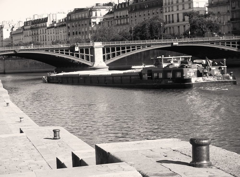 Passage d'une péniche 