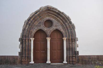 Portail gothique de lave - 1440