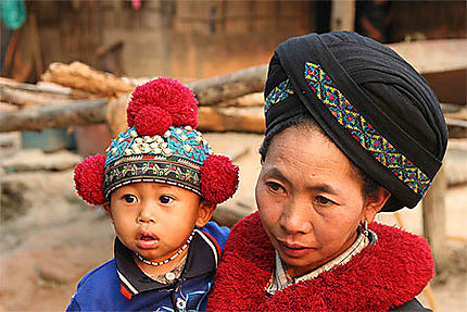 Femme et enfant Yao