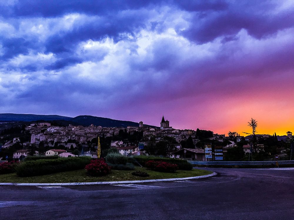 Lever de soleil sur Spello