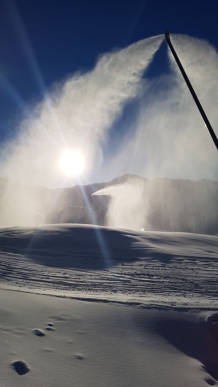 Chutes de neige au soleil couchant, Val-Thorens