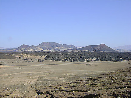 Anciens volcans de Bir Ali