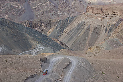 Route vertigineuse menant à Lamayuru 