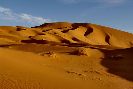 Les dunes au réveil du soleil