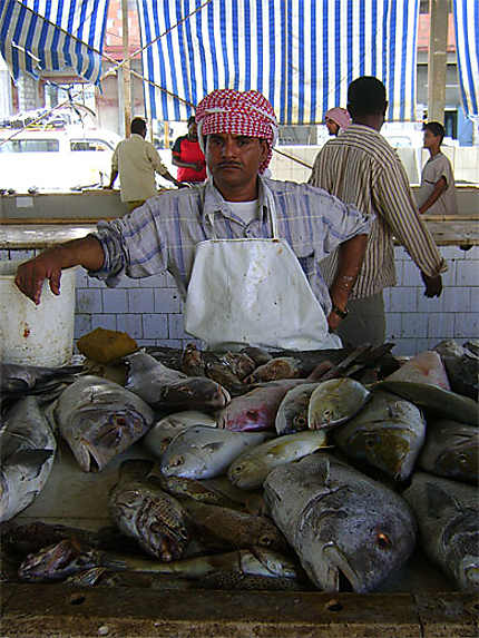 Pêcheur au marché