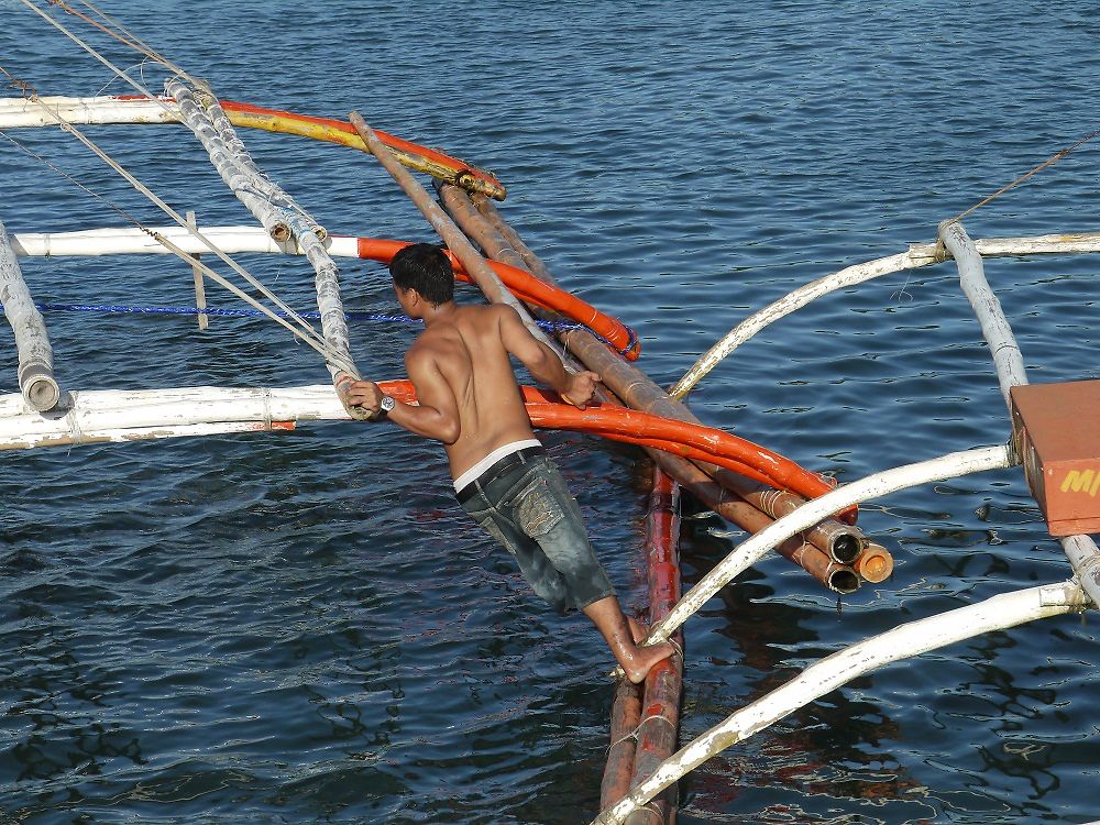 Pêcheur barque à balancier