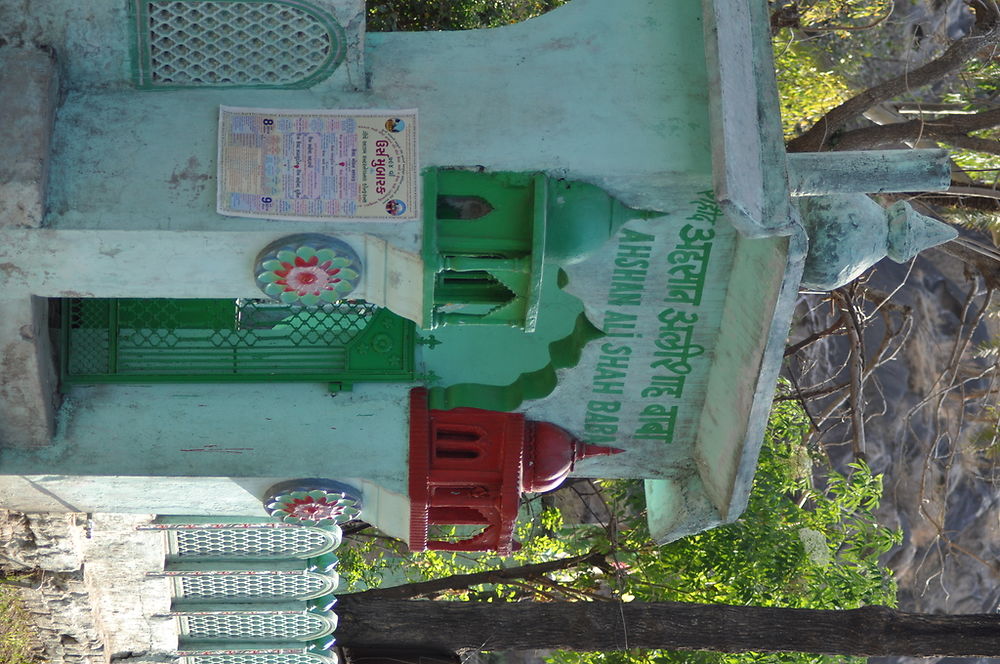 Joli temple autour du lac Nakki