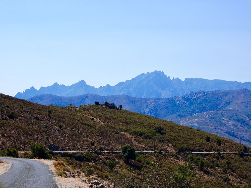 Au bord d’une route