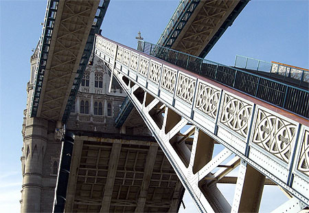 Le pont s'ouvre Le pont s'ouvre