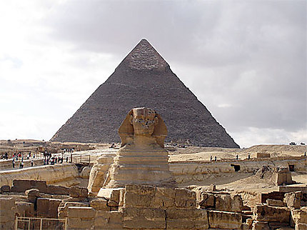 Le grand Sphynx devant les pyramides