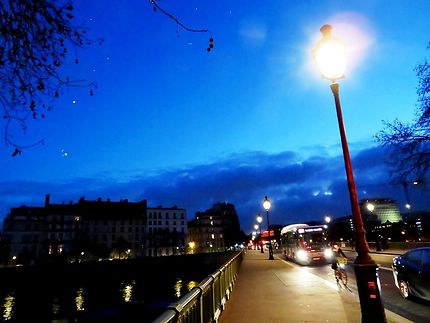 Paris la nuit (Pont Sully)