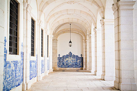 Lisbonne - Alfama - Arcades et azulejos du Monastère