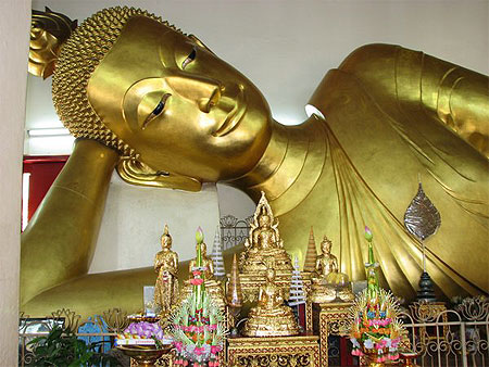 Bouddha couché de Nakhon Pathom Bouddha couché de Nakhon Pathom