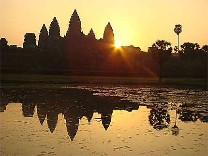 Soleil levant sur Angkor Vat