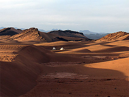 Tentes dans le désert