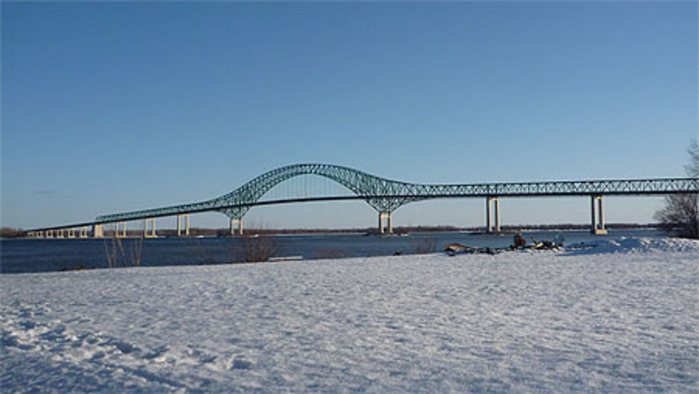 Pont Laviolette surplombant le St Laurent