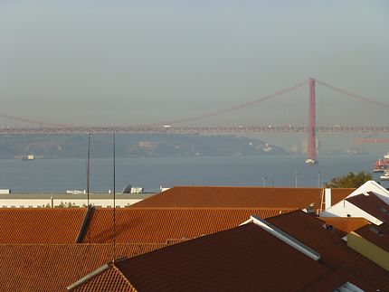 Au loin le pont, façon San Francisco, Lisbonne