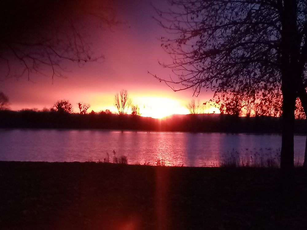 Feu d'artifice solaire au petit matin