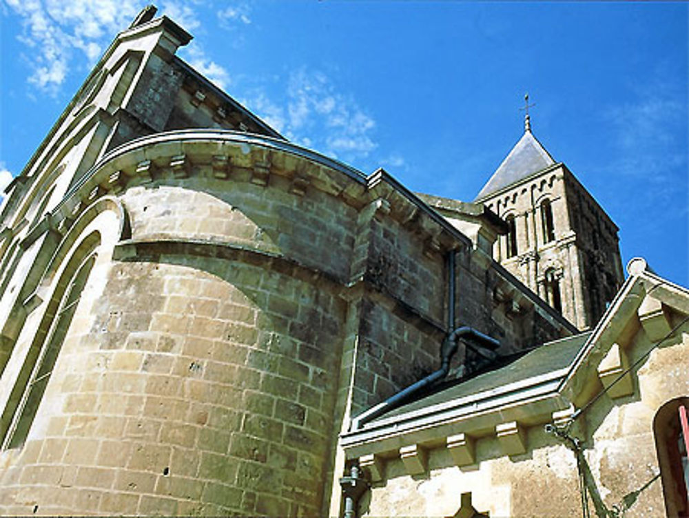 L'église de Saint-Hilaire des Loges