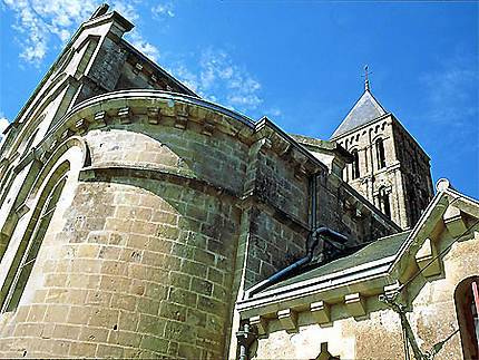 L'église de Saint-Hilaire des Loges