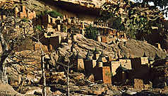 Pays Dogon, le Mali &agrave; flanc de falaise