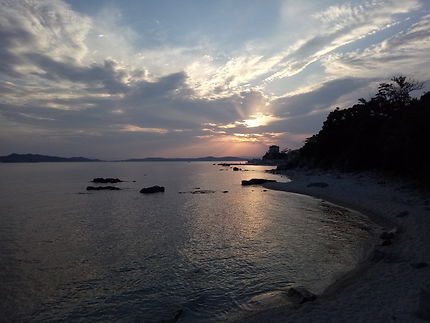 Coucher de soleil sur la plage d'Ouranoupolis