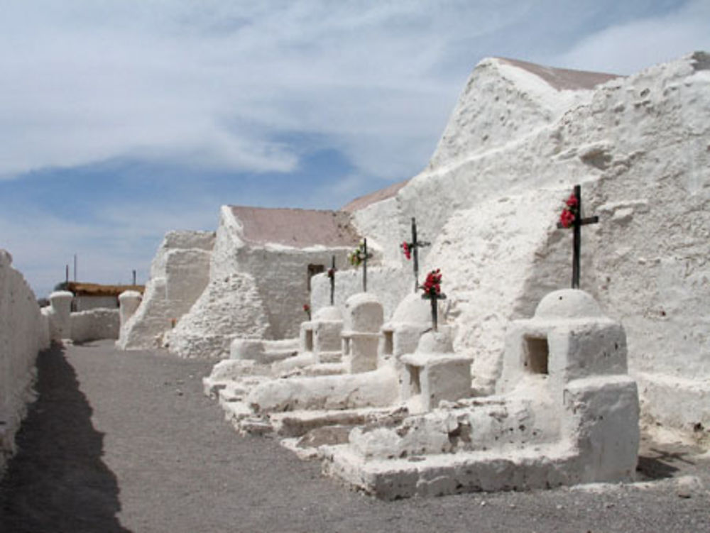 Cimetière jouxtant l'église de Chiu-Chiu