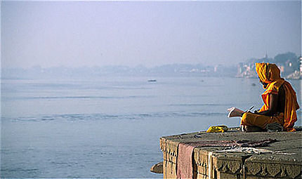 Lever du jour au bord du Gange