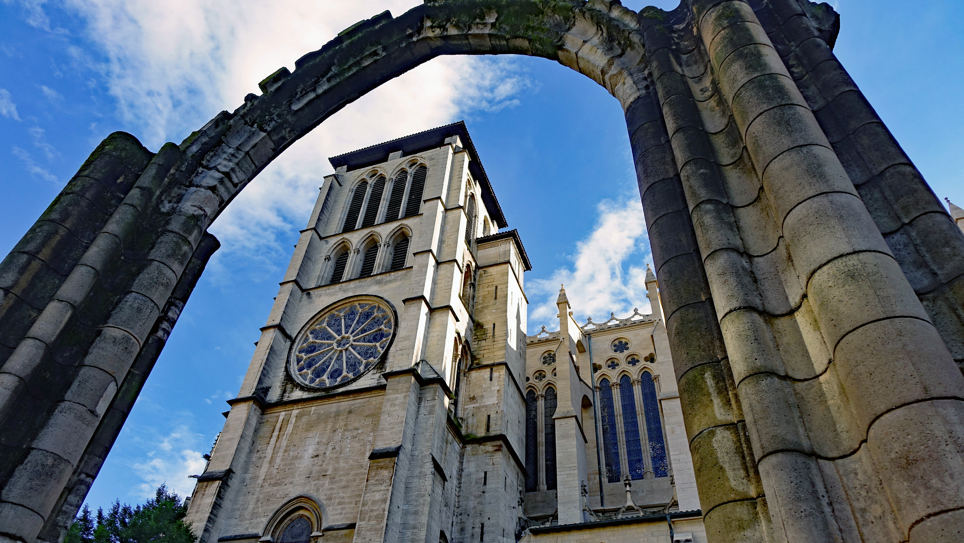La Cathédrale Saint-Jean Baptiste de Lyon La Cathédrale Saint-Jean Baptiste de Lyon