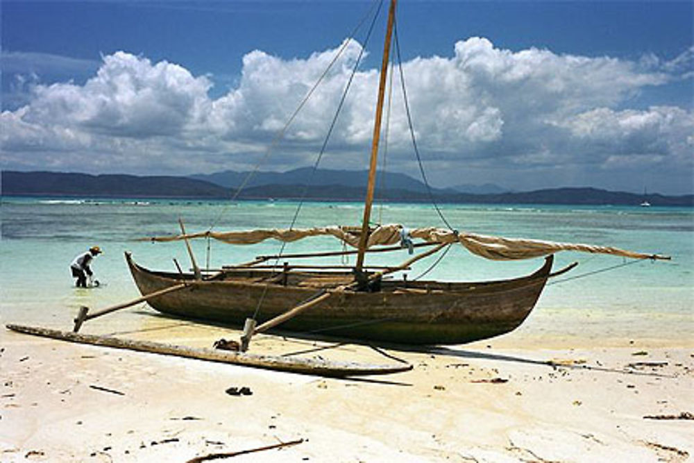 Pirogue à Nosy-Iranja