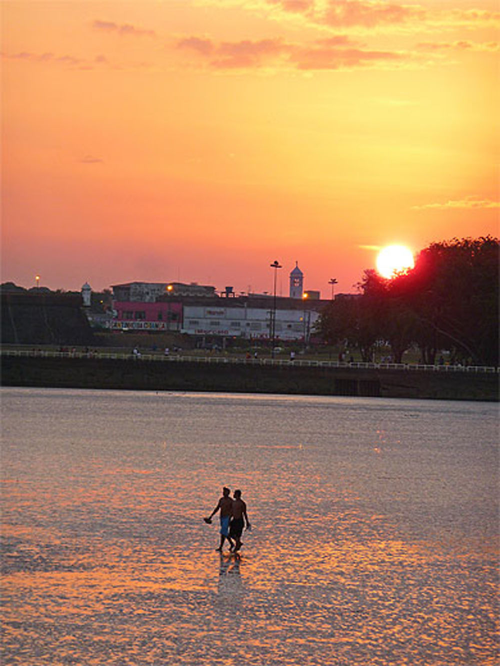 Coucher de soleil sur Macapa, Amazonie