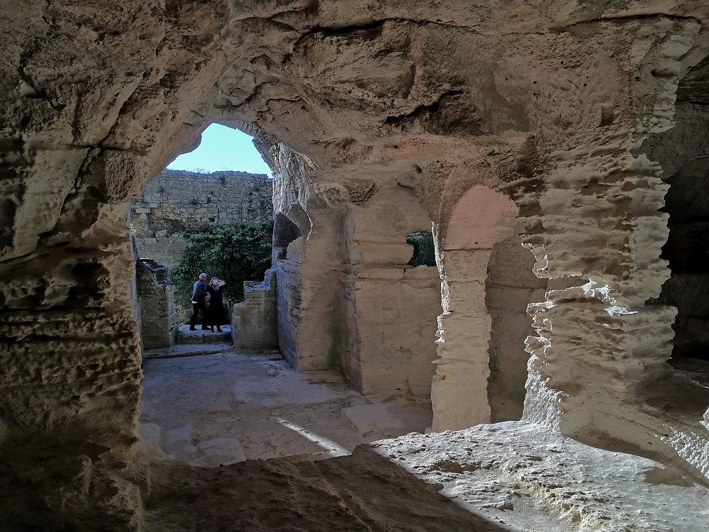 Abbaye troglodythique de Saint-Roman