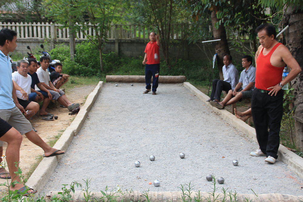 Partie de pétanque à Nong Khiaw, Laos