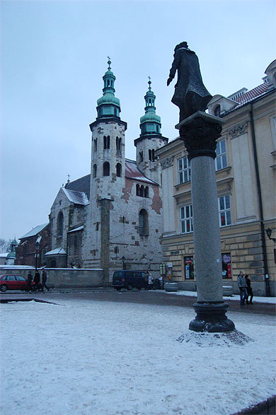 La place Sainte-Marie-Madeleine La place Sainte-Marie-Madeleine