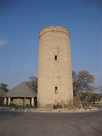 La tour coloniale de Okaukuejo