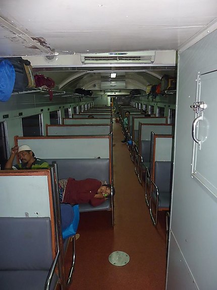 Train Jogja-Bandung (classe éco)