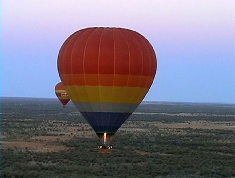 Survol du bush près d' Alice Springs