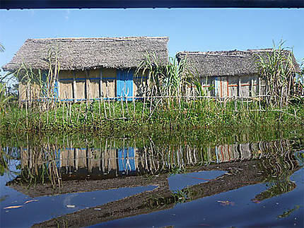 Habitation  le long du canal des Pangalanes