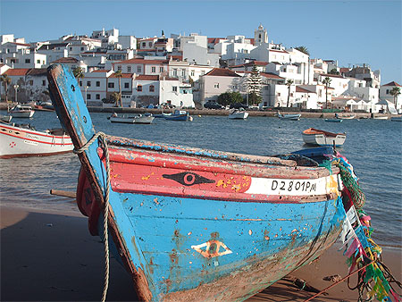 Ferragudo village de pêcheurs dans la région de l'Algarve au Portugal Ferragudo village de pêcheurs dans la région de l'Algarve au Portugal