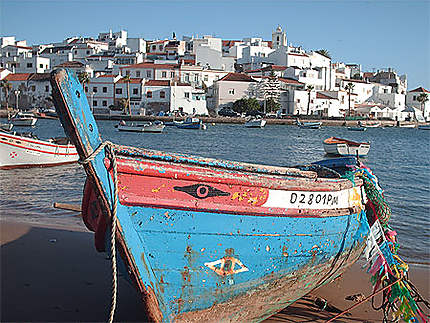 Ferragudo village de pêcheurs dans la région de l'Algarve au Portugal