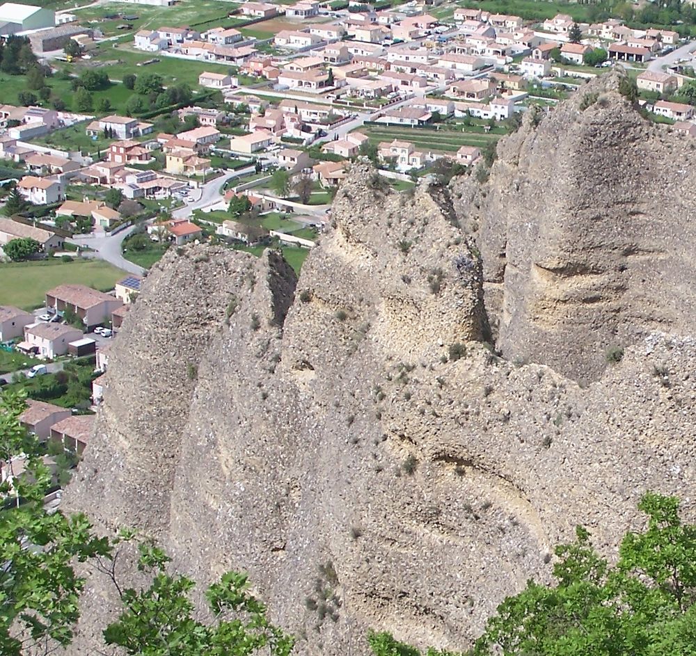 Les Pénitents veillent sur le village