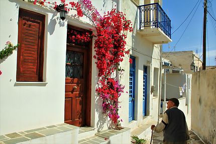 Rue de Lefkès sur l'île de Paros