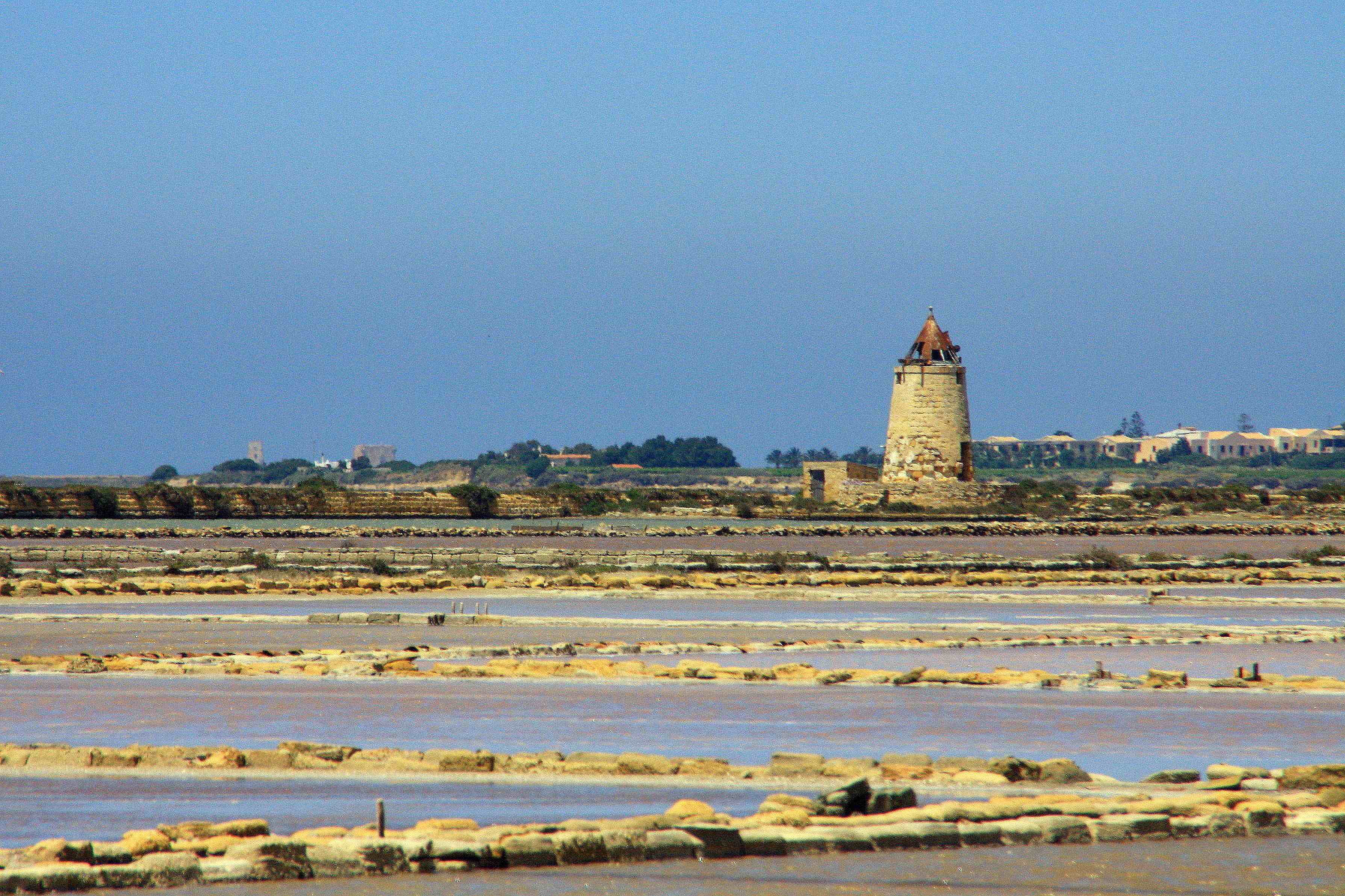 La côte entre Trapani et Marsalà Salines de Marsala Marsala