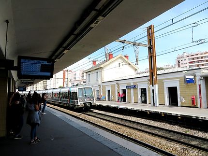 Station RER B. Bourg-la-Reine 