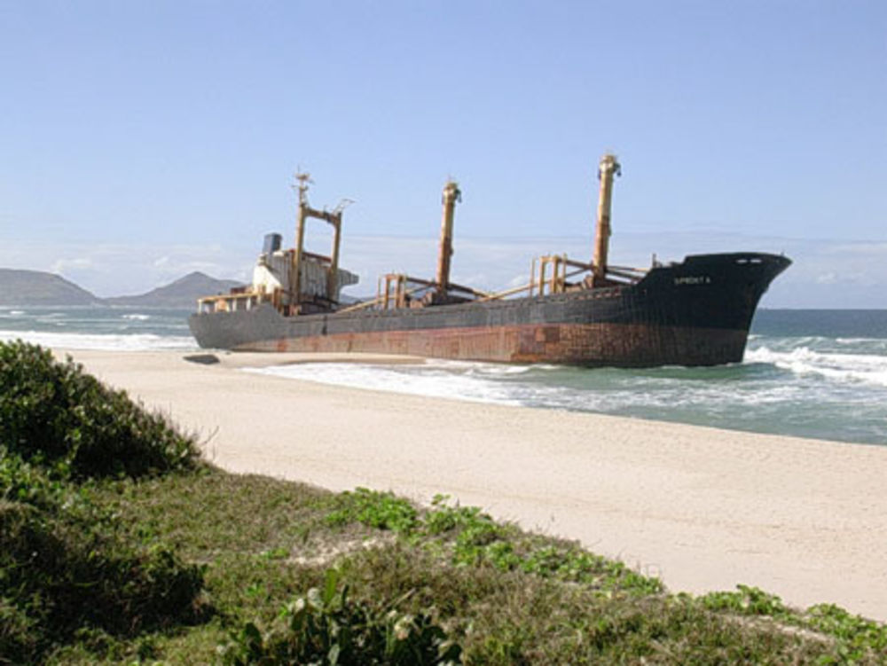 Bateau maltais échoué