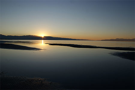 Coucher du soleil sur le lac salé de salt lake city